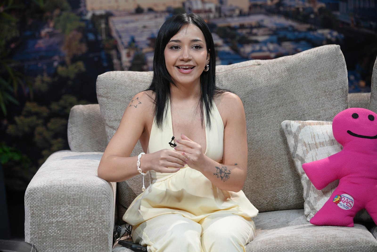 Astrid Vázquez en el set de Amiga Date Cuenta